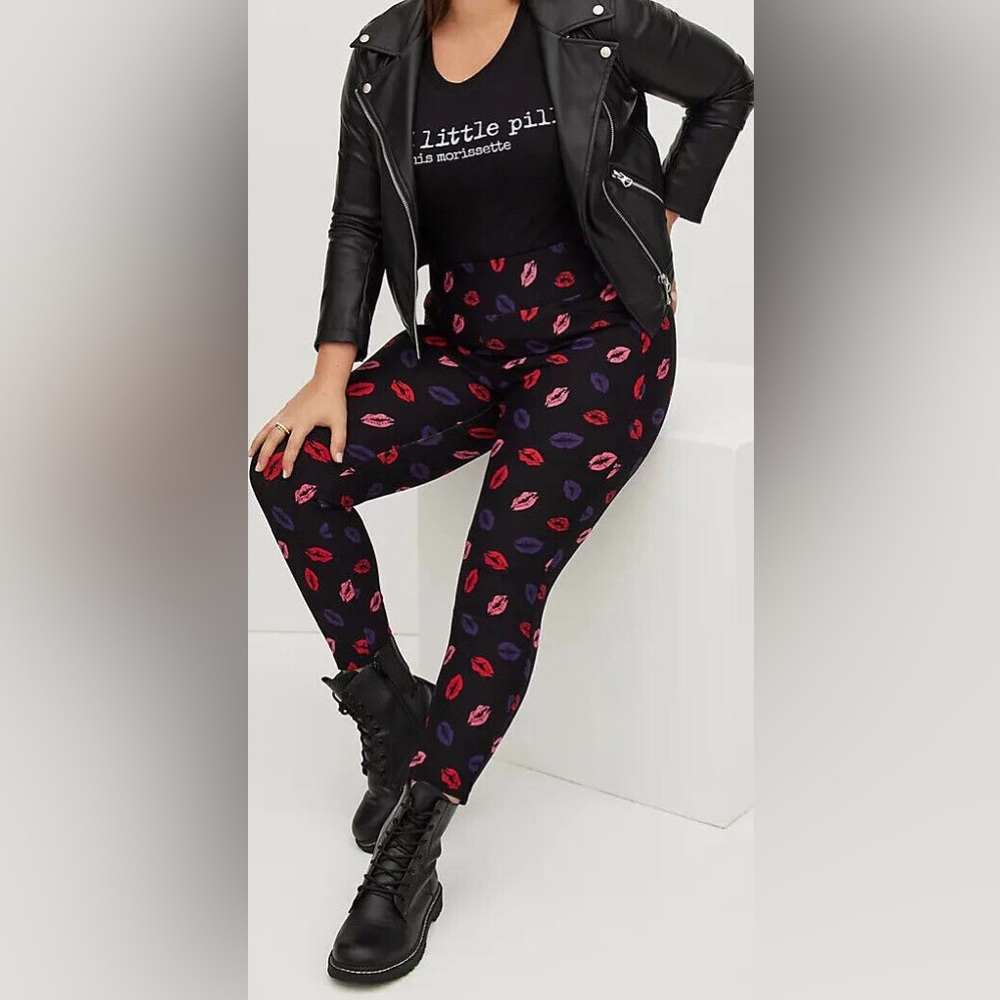 Torrid Pixie Skinny Luxe Ponte High Rise Pull-on Pant Lips Black